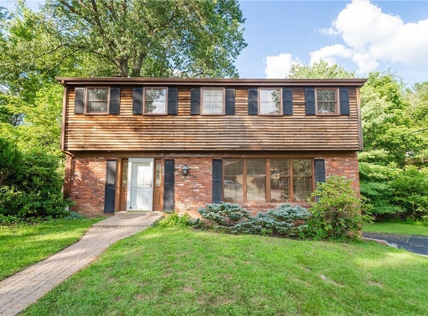 2907 Autumnwood Dr, Shaler, PA 15116