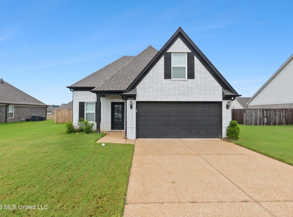 2432 Johnny Ray Drive, Southaven, MS 38672