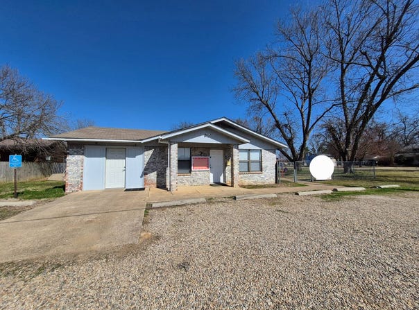 311 Harris St, Valliant, OK 74764