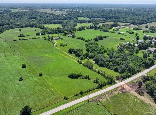 5775 SE W Highway, Lathrop, MO 64465