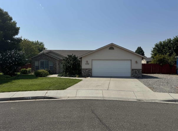 5208 Mockingbird Court, West Richland, WA 99353