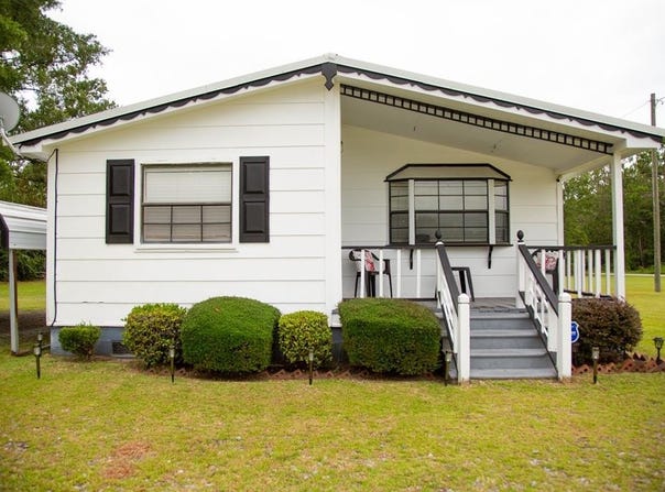 93 Bell, Baxley, GA 31513