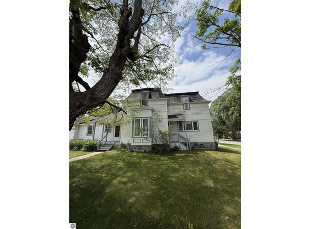 103 Ottawa, Elk Rapids, MI 49629