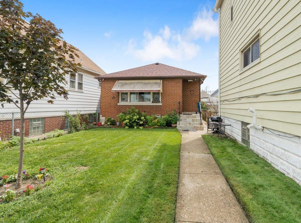 5015 Homerlee Avenue, East Chicago, IN 46312