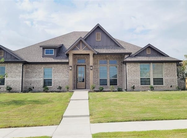 1928 Barrix Lane, DeSoto, TX 75115