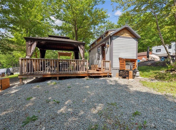 194 Tannery Rd, Champion, PA 15622