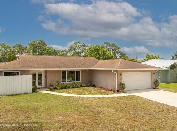 1550 SE Pratt St, Port St Lucie, FL 34983