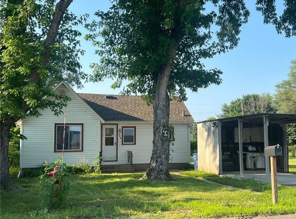 406 21st Street NW, Faribault, MN 55021