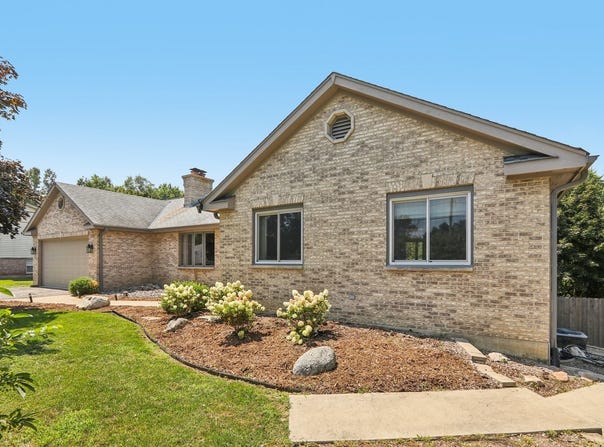 12122 220th Avenue, Bristol, WI 53104