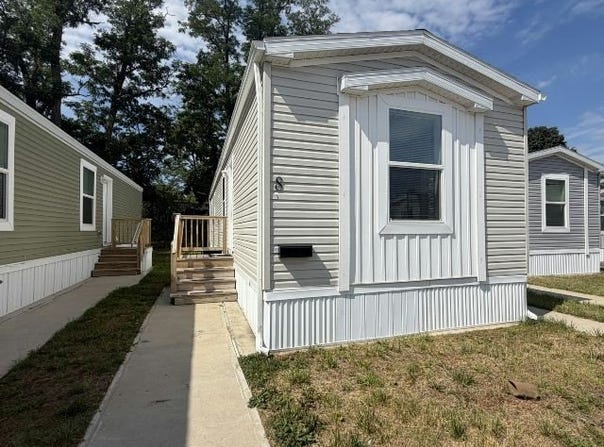 8 John St, Hazlet, NJ 07734