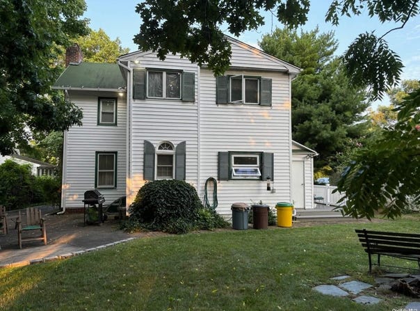 998 E Broadway, Woodmere, NY 11598