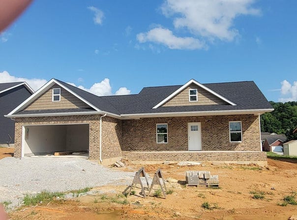 218 Mossy Rock Rd, Clinton, TN 37716