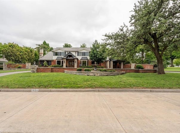 1824 Devonshire Street, Nichols Hills, OK 73116
