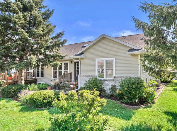 1277 E Bluff Road, Whitewater, WI 53190