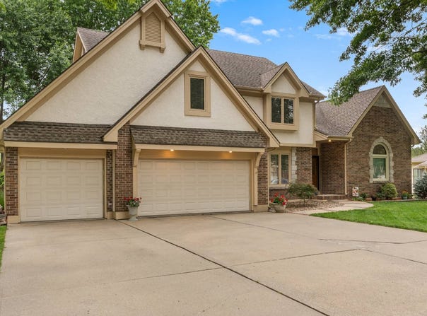 16521 E. Debra St, Independence, MO 64055