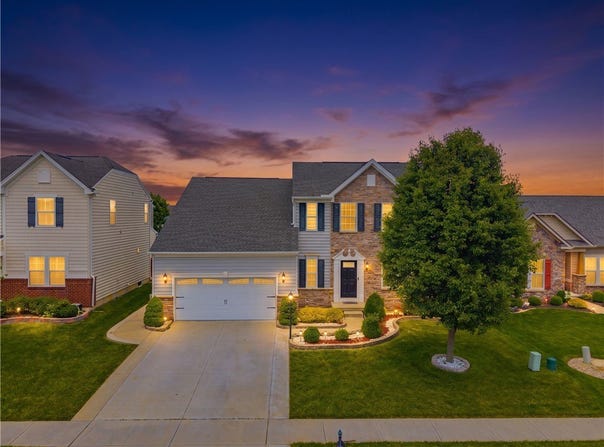 7122 Bluestream Drive, Tipp City, OH 45371