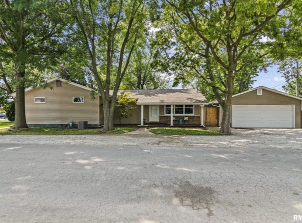 415 E SPRUCE Street, Chatham, IL 62629