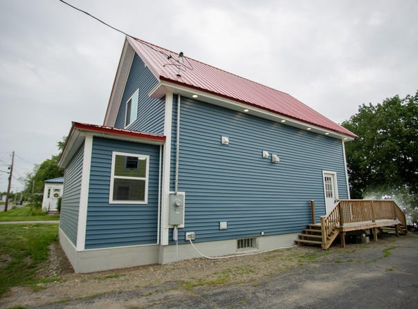 16 Main Street, Bradley, ME 04411