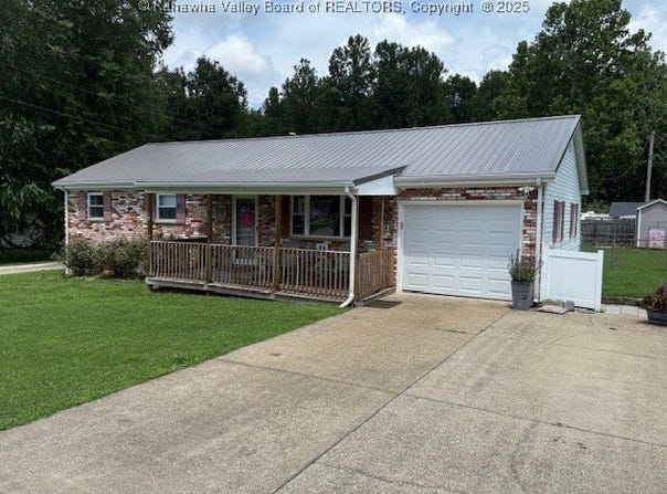 215 Ivywood Street, Eleanor, WV 25070