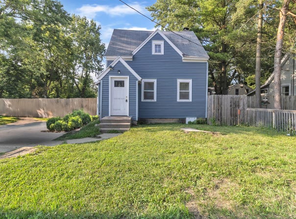 1916 W Jolly Road, Lansing, MI 48910