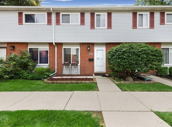 27932 Eastwick Square Road, Roseville, MI 48066
