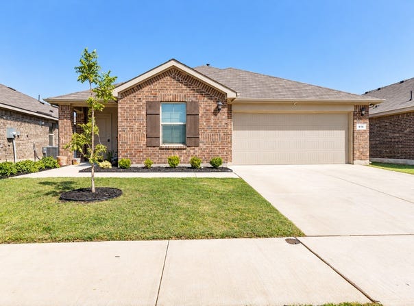616 Sand Point Drive, Fort Worth, TX 76131