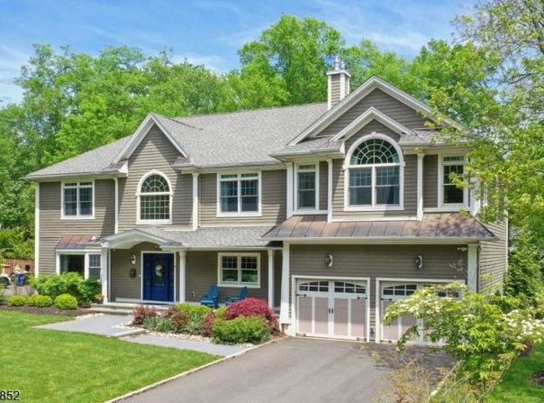 38 Sherbrooke Dr, Florham Park Boro, NJ 07932-2816