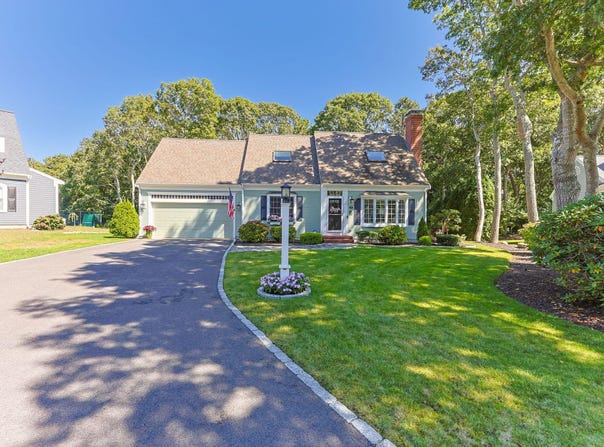 12 Coastal Lane, Hyannis, MA 02601