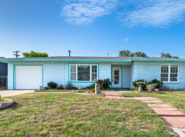 1904 Cochran LN, Rockport, TX 78382