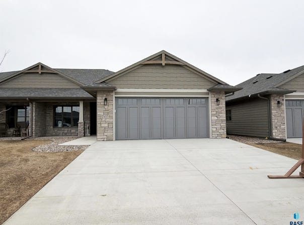 7107 E Copper Stone Cir, Sioux Falls, SD 57110