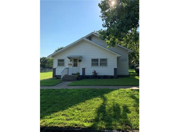 816 N Sycamore, Iola, KS 66749