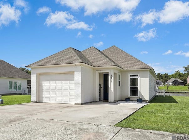 12433 Home Port Dr, Maurepas, LA 70449