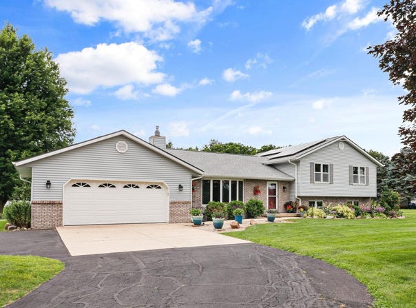 5447 W Netherwood Road, Oregon, WI 53575