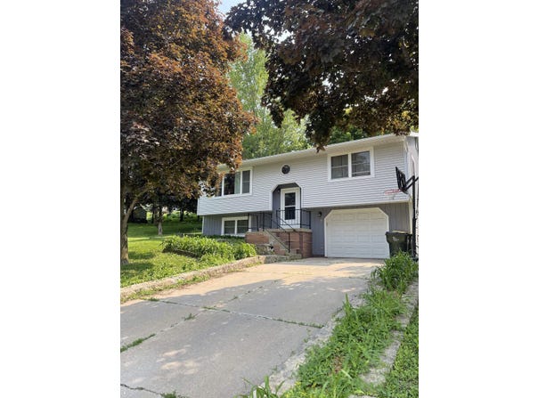 215 Valders Boulevard, Barneveld, WI 53507