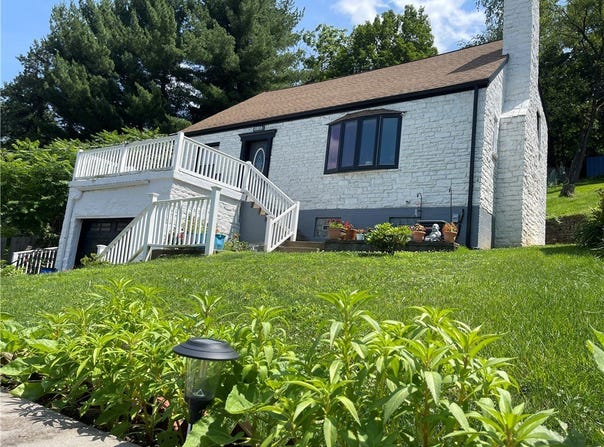 6139 Brownsville Rd, South Park, PA 15236