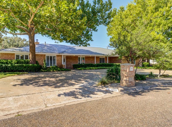1702 E Broadway Street, Brownfield, TX 79316