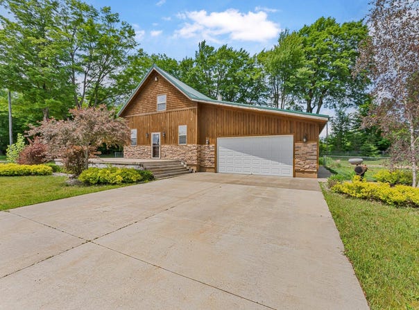1019 E 32 Road Road, Cadillac, MI 49601