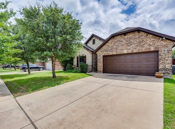944 Virginia Lane, Saginaw, TX 76179