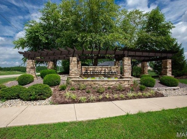 3629 S Arbor Lake Drive, Edwardsville, IL 62025