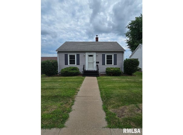 1619 PERSHING Boulevard, Clinton, IA 52732