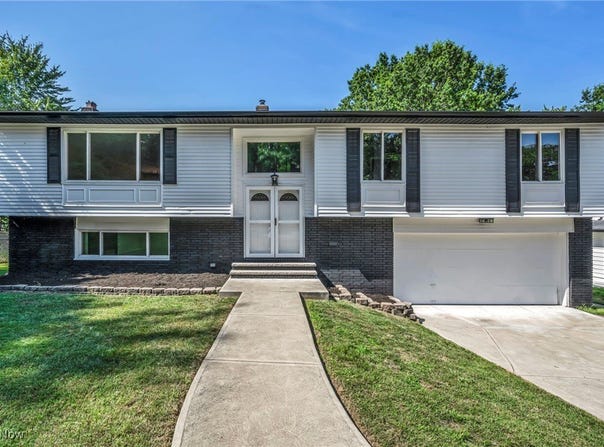 805 Bittersweet Drive, Seven Hills, OH 44131