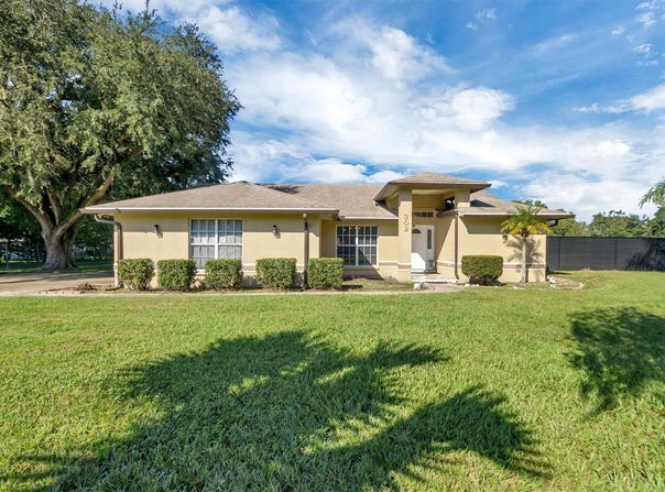 302 N WEBB Road, PLANT CITY, FL 33566