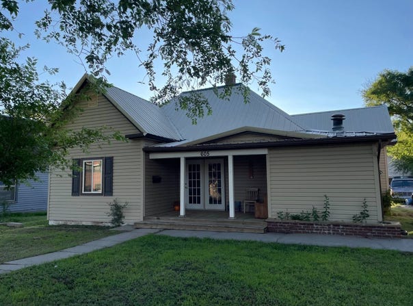 605 N State St, Norton, KS 67654