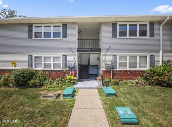 6 Indiana Court, Matawan, NJ 07747