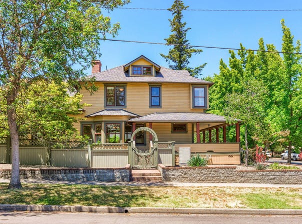 586 B Street, Ashland, OR 97520