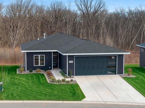 4001 ANTWERP Avenue, HOWARD, WI 54313-7518