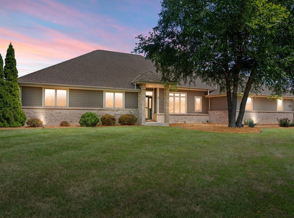N75w24828 Robyn Ct, Sussex, WI 53089