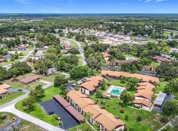 548 FAIRWAYS DRIVE, OCALA, FL 34472