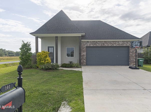 101 Fox Hill Road, Youngsville, LA 70592