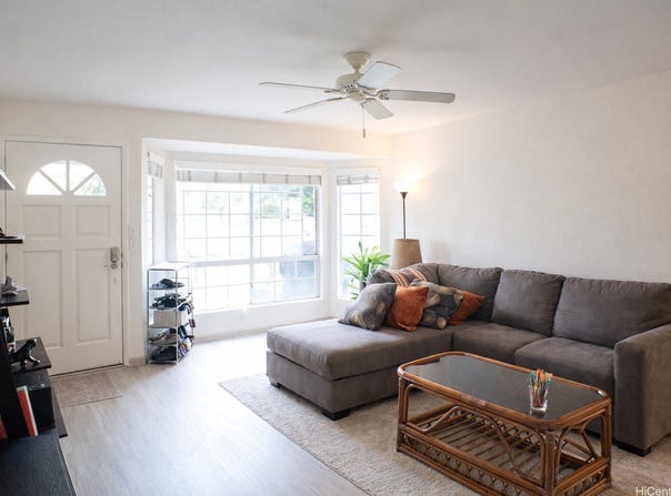 594 Mananai Place, Honolulu, HI 96818
